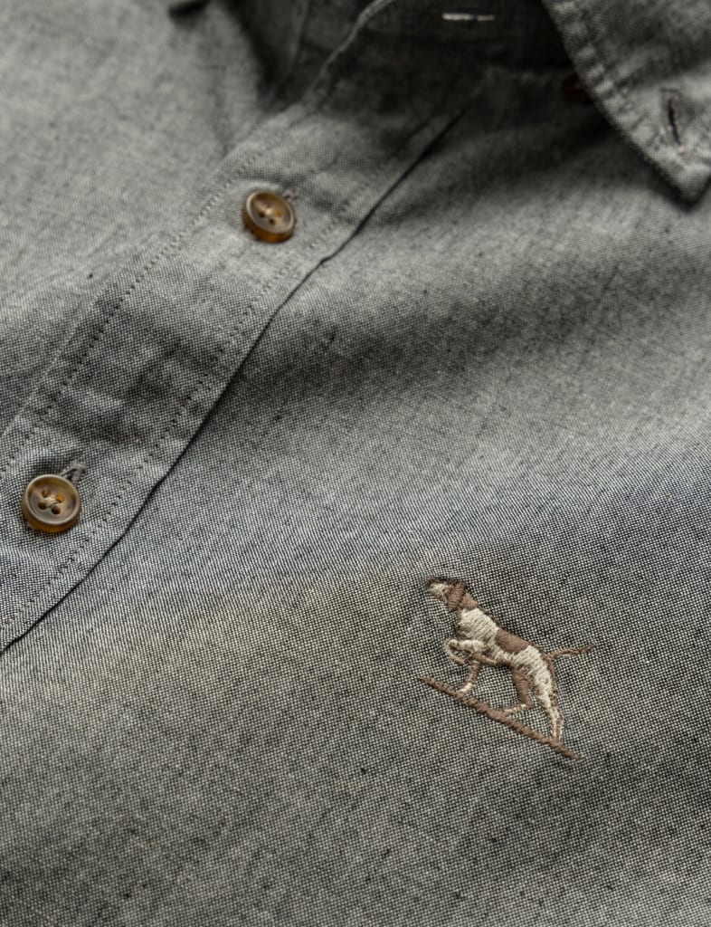 Rodd & Gunn pointer dog logo